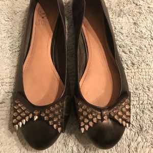 Vince Camuto Spiked Bow Flats Size 8
